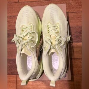 ASICS Men's Novablast 5 Lite Show Running Shoes Yellow, Size 10.5